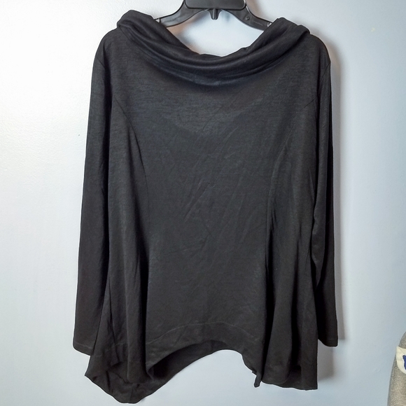 5/$30 NWOT LoveKiss Cowl Neck Sharkbite Hem Black Sweater Top w/ Button Accent - Picture 6 of 6